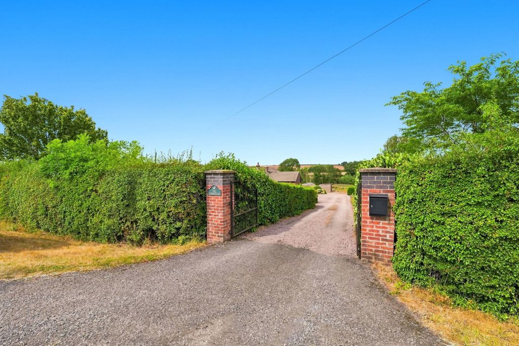 Property photo 2 of 34