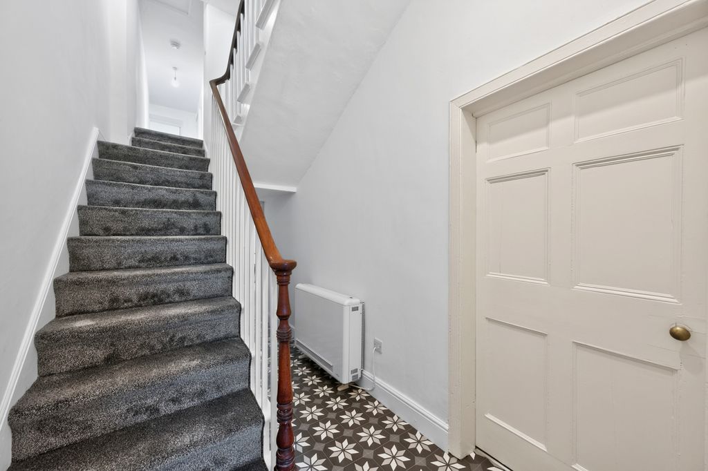 Property photo 3 of 16 Entrance Hallway