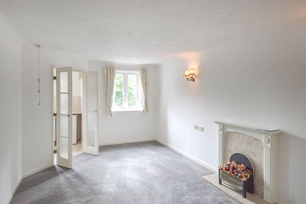 Property photo 2 of 6 Lounge