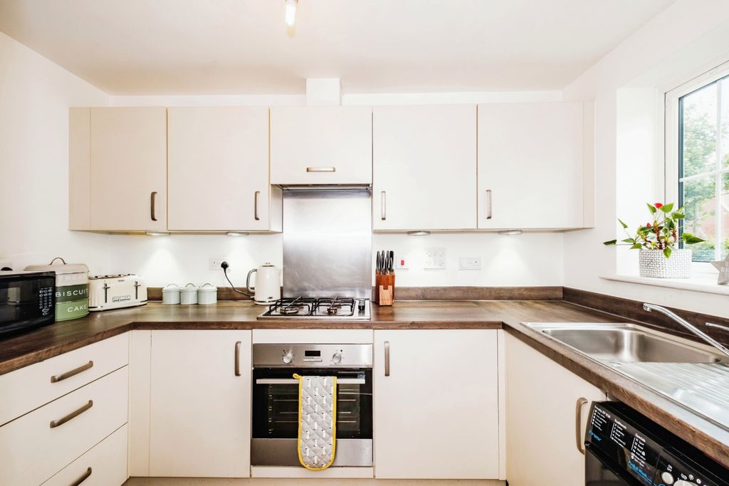 Property photo 3 of 15 Kitchen