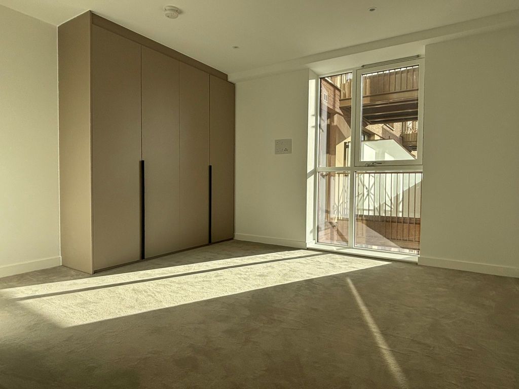 Property photo 3 of 14 Master Bedroom