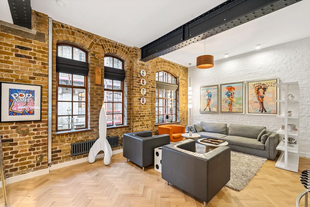 Property photo 2 of 18 Image