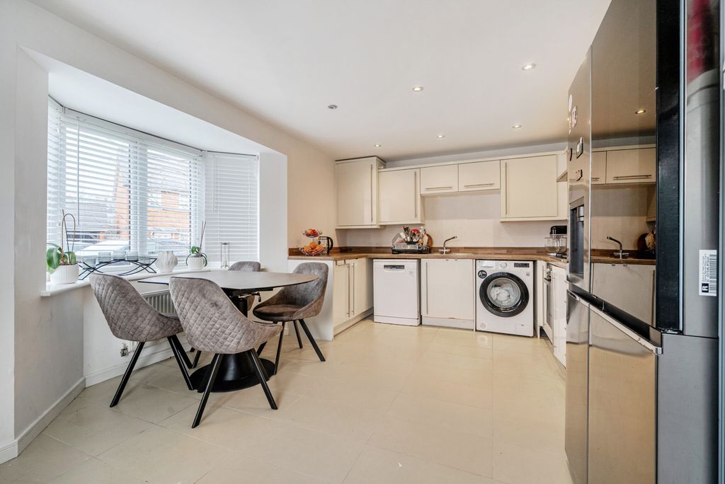 Property photo 3 of 24 1403014-9-697761B...