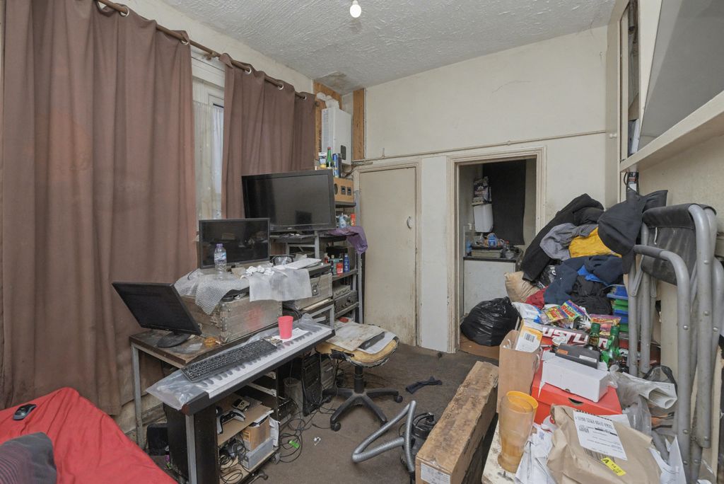 Property photo 2 of 20 337 Selsdon Road, South Croydon, Cr2 6Pt