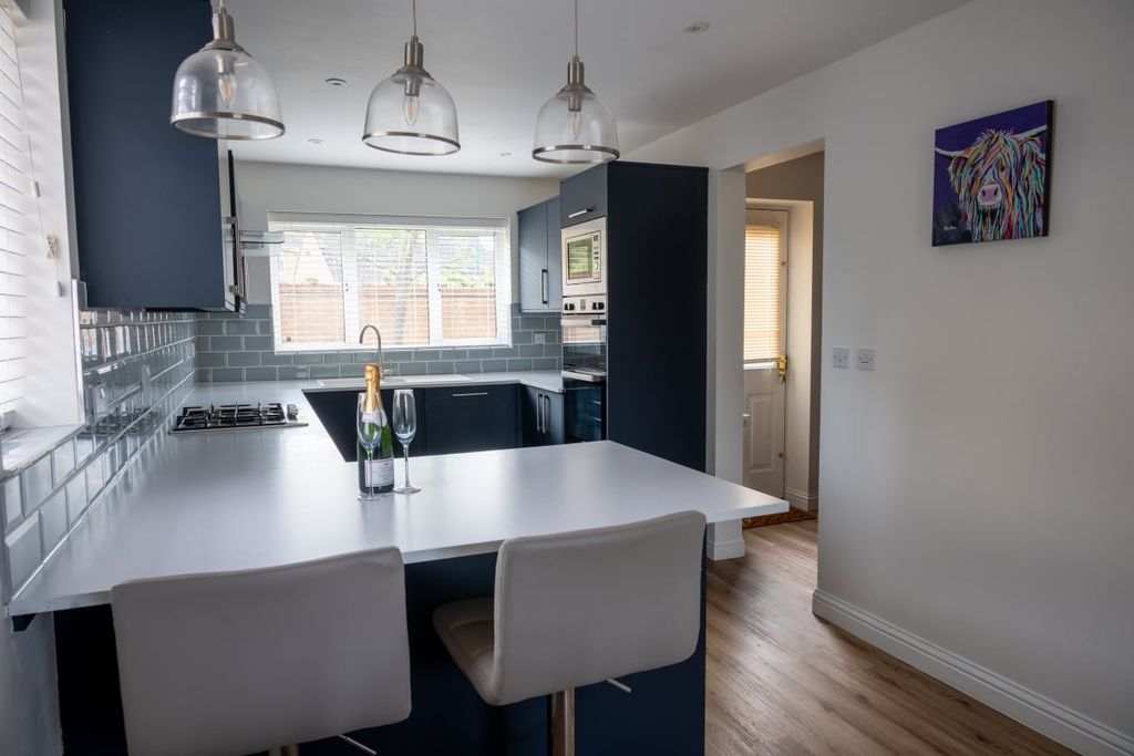 Property photo 3 of 27