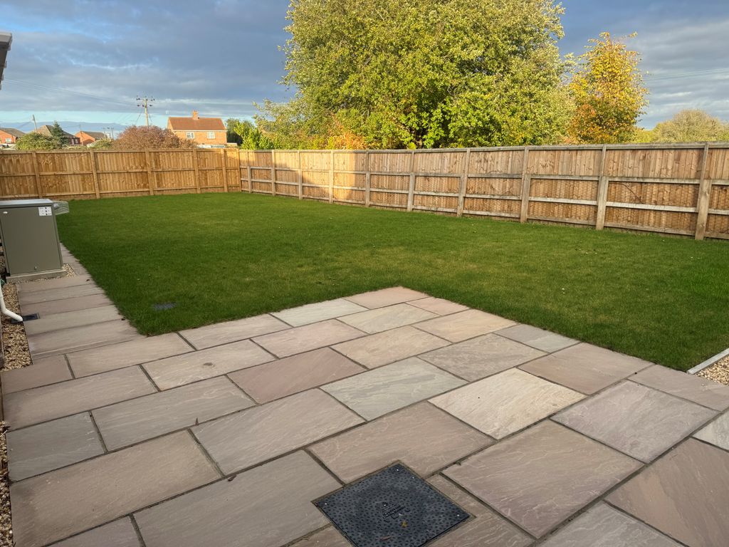 Property photo 2 of 8 Garden