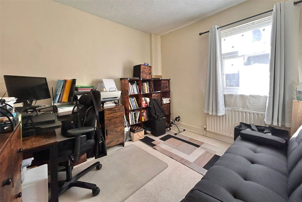 Additional image 12 of 3 bed semi-detached house for saleInstitute Road, Aldershot, Hampshire GU12