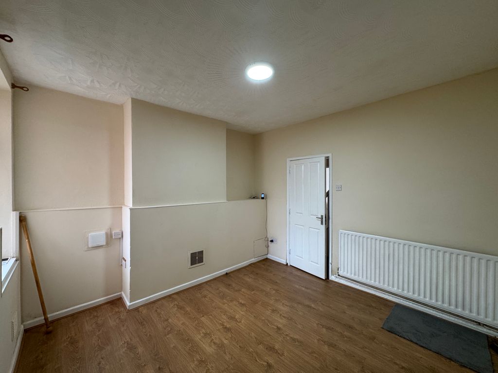 Property photo 3 of 10 Dining Room