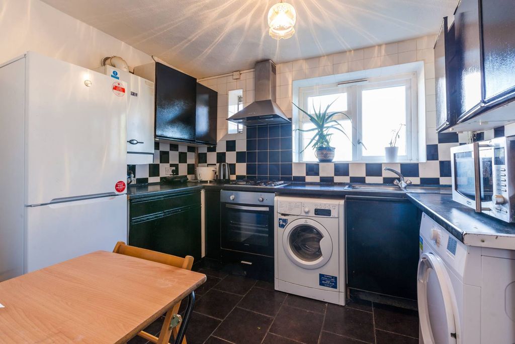 Property photo 1 of 5