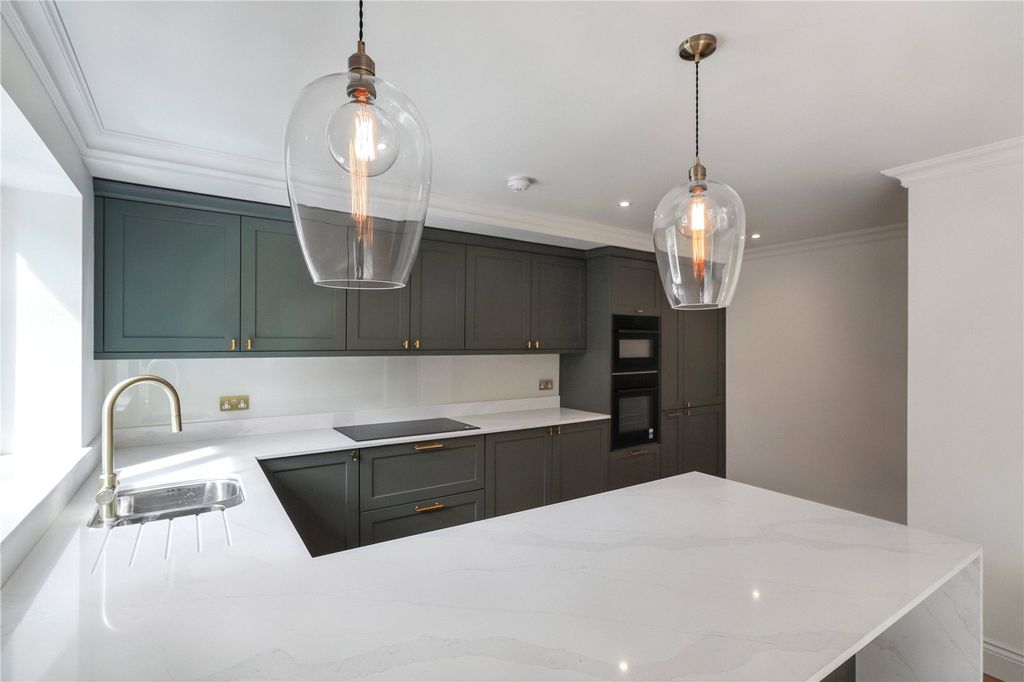 Property photo 2 of 19 Kitchen