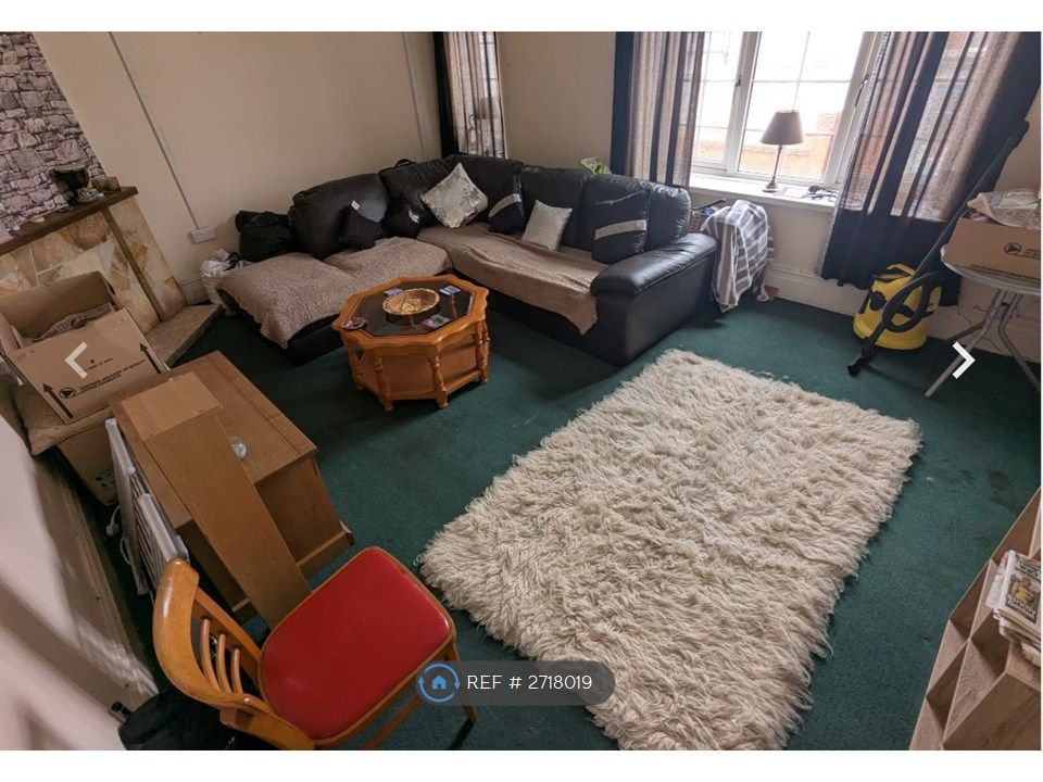 Property photo 1 of 5 Living Room