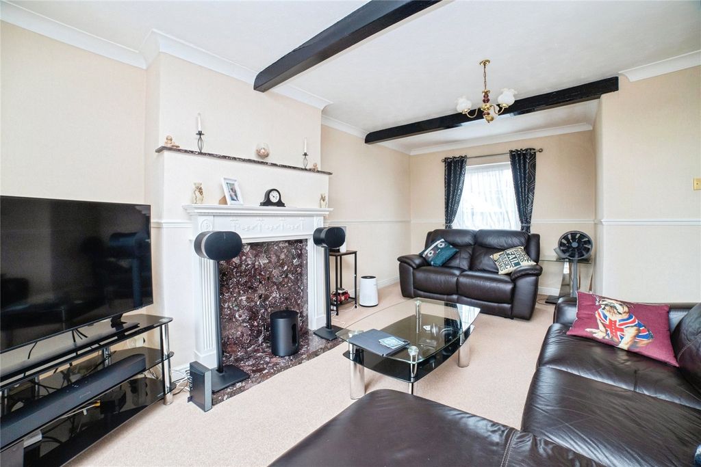 Property photo 2 of 19 Lounge