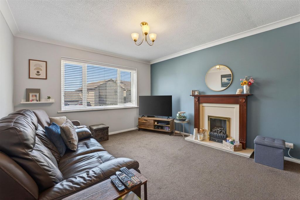 Property photo 2 of 16 33Kentstonecloseweb_67.Jpg