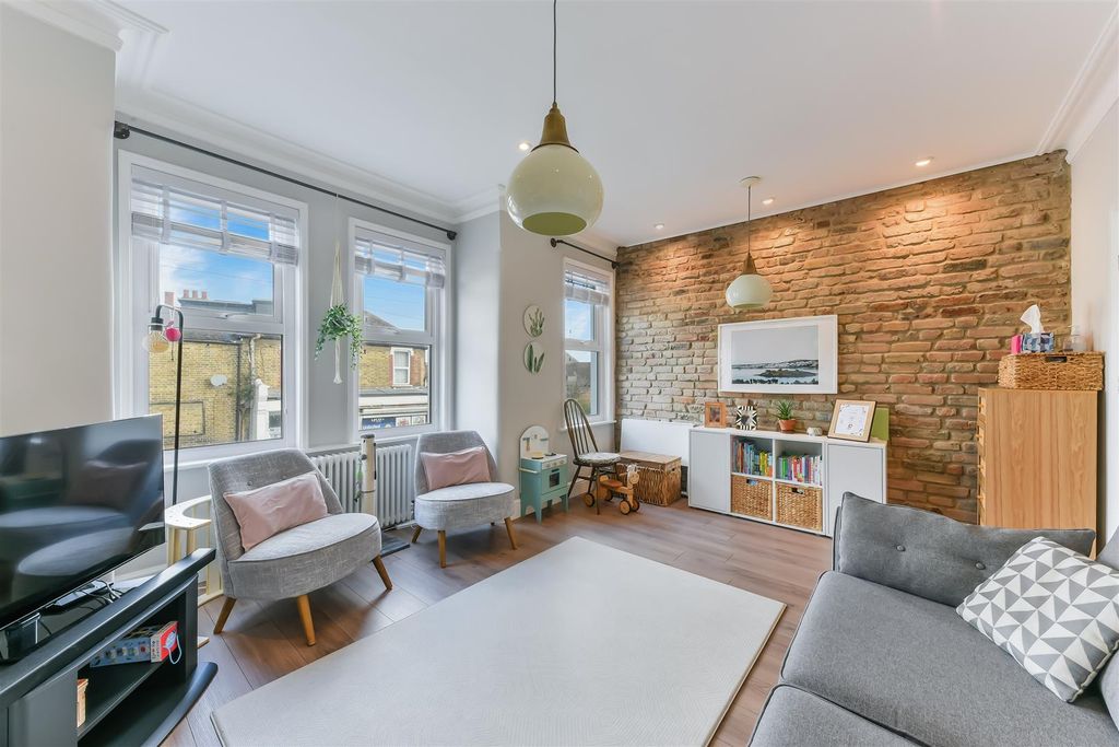Property photo 2 of 11