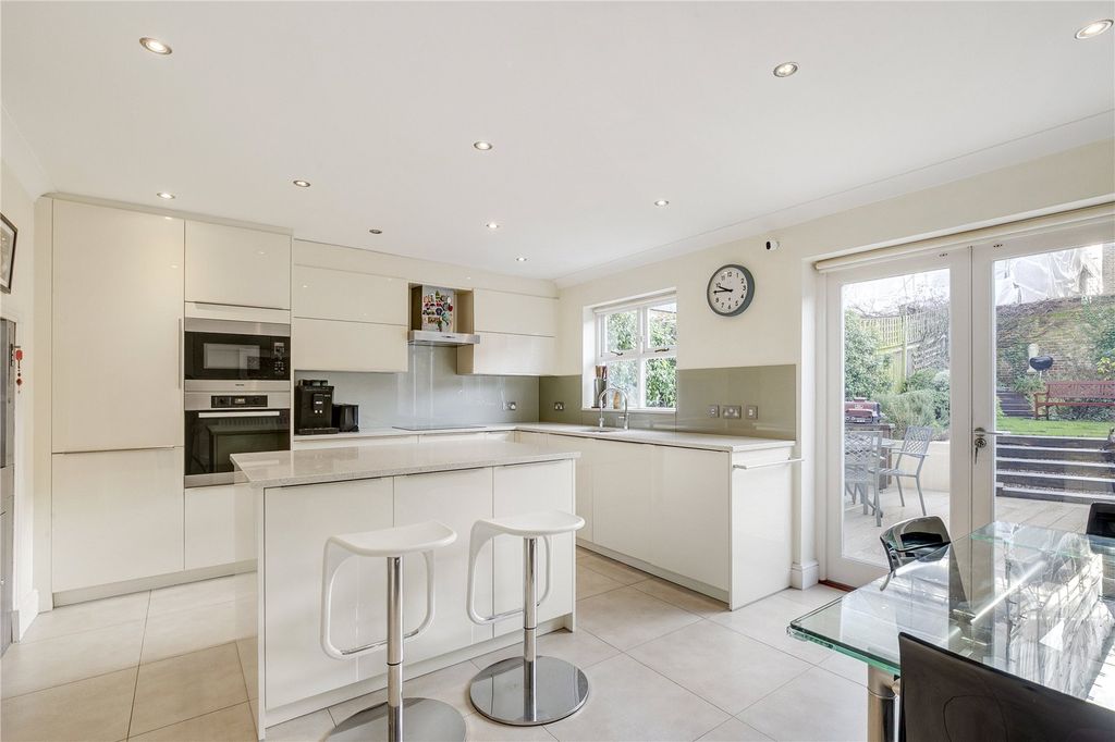 Property photo 2 of 16 Picture No. 24