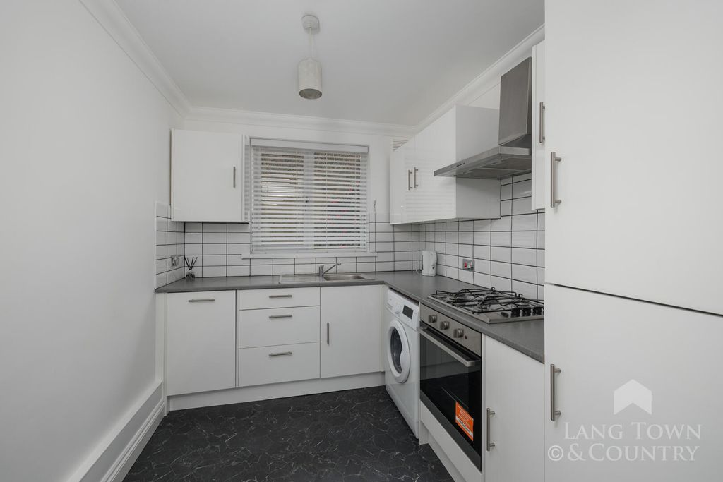 Property photo 2 of 8 Kitchen