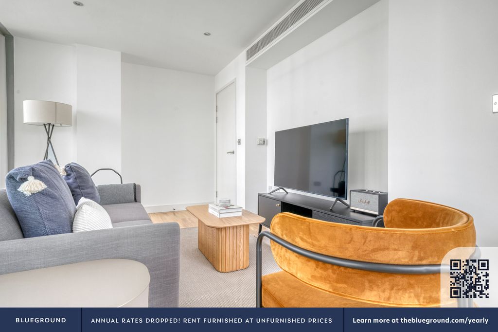 Property photo 3 of 32 Living Room