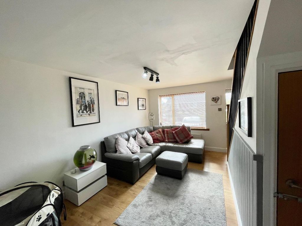 Property photo 3 of 18 Lounge