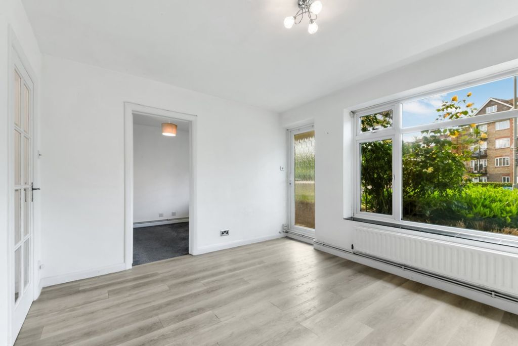 Property photo 2 of 8 Picture No. 03