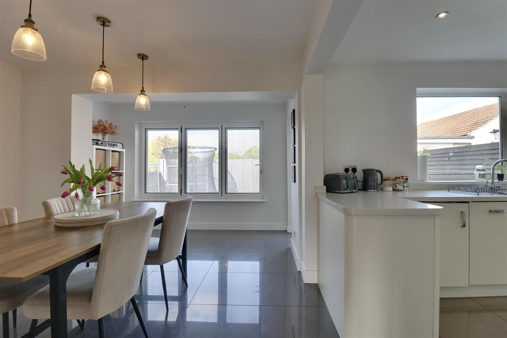 Property photo 3 of 21 9A7952CD-7689-4C06-Bc4A-11CE48Aa6F12_1_201_A.Jpeg