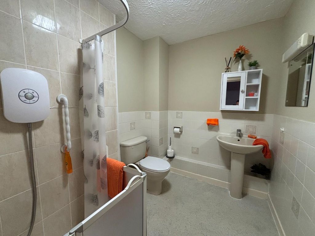 Property photo 2 of 8 Shower Room