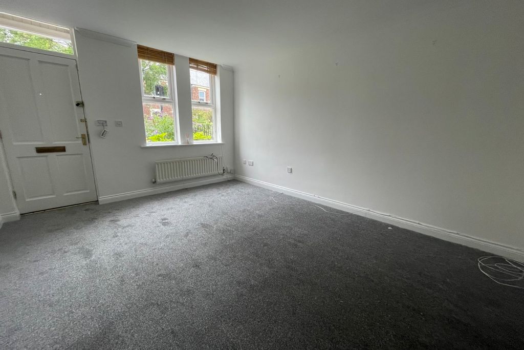 Property photo 3 of 12 Living Room