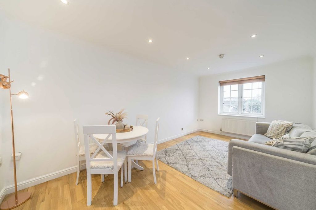 Property photo 1 of 5