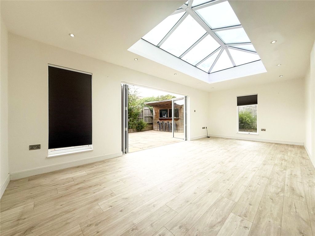 Property photo 3 of 13 Picture No. 27