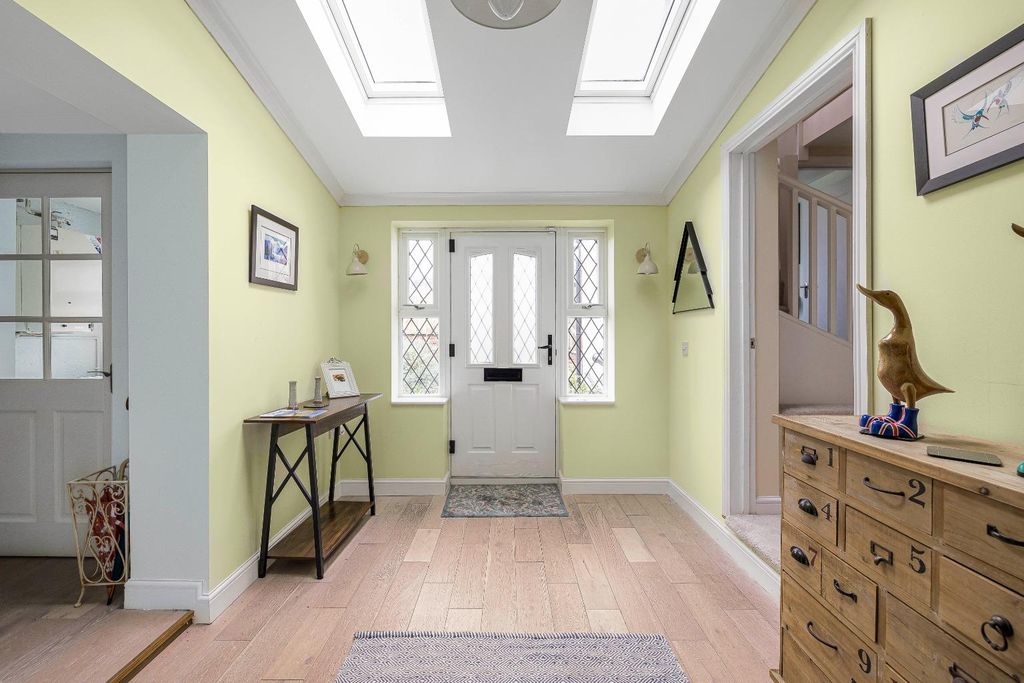 Property photo 2 of 26 Entrance Hall