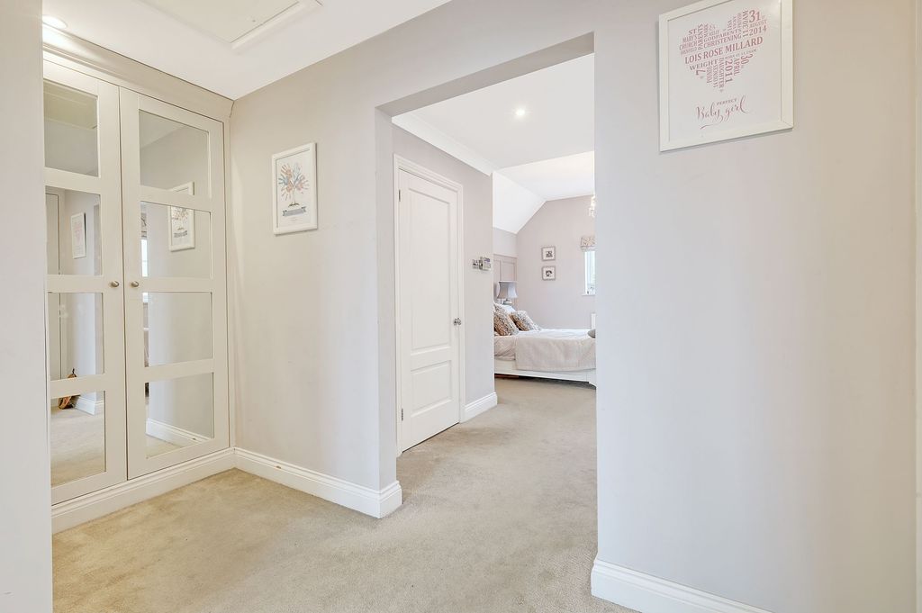 Property photo 3 of 48