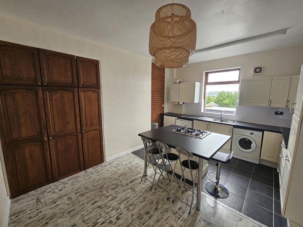 Property photo 3 of 12 Kitchen