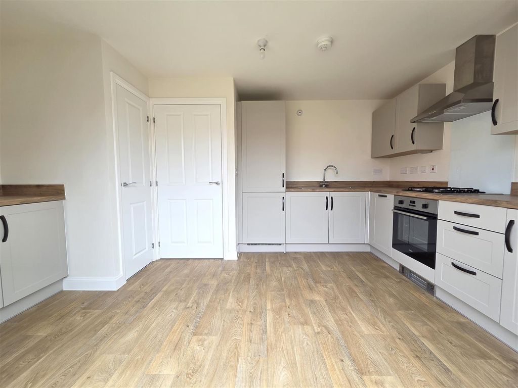 Property photo 2 of 14 Kitchen / Diner