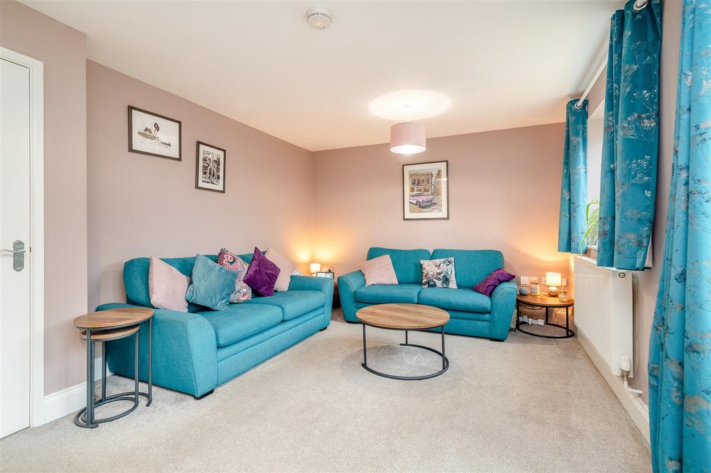 Property photo 2 of 21