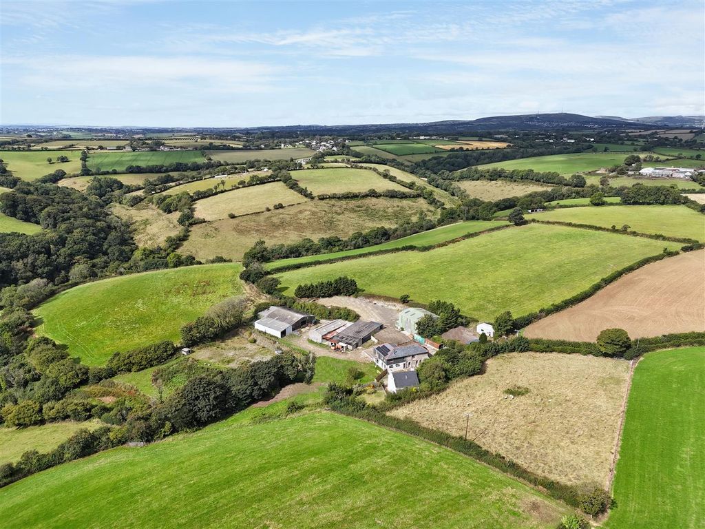 Property photo 1 of 39 Upham Farm