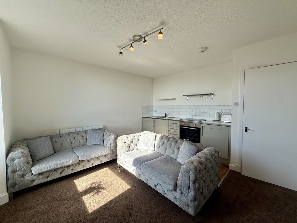 Property photo 2 of 8 Sitting Area