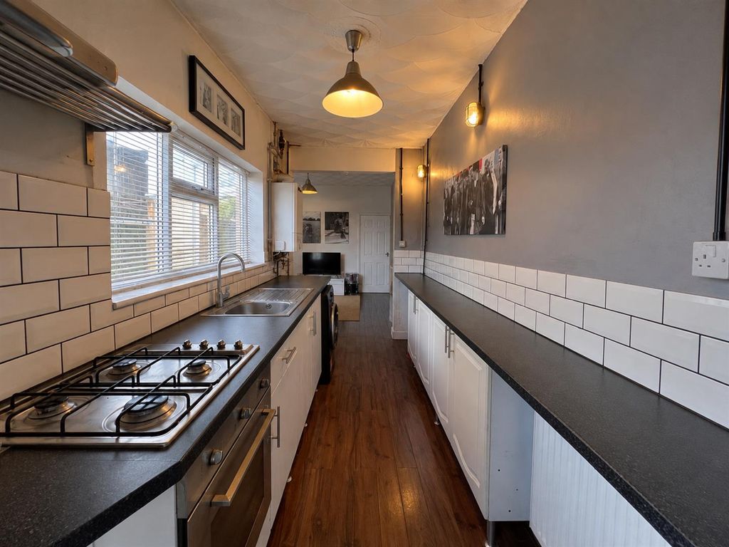 Property photo 2 of 12 Kitchen
