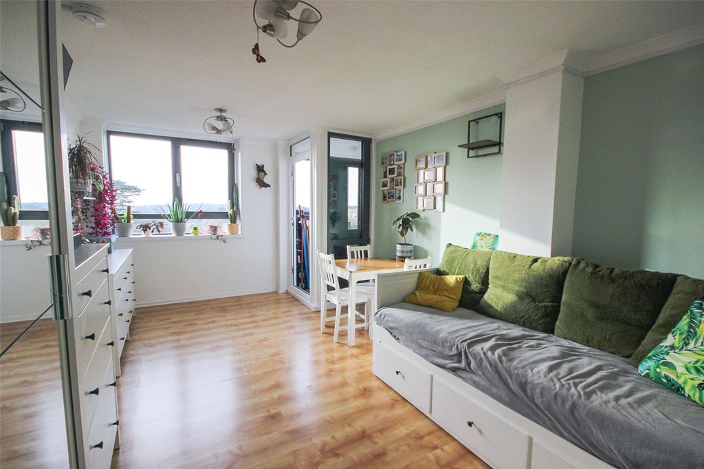 Property photo 2 of 15 Picture No. 13