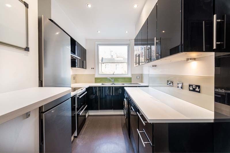 Property photo 3 of 10 1.26 Clivedon Place Kit