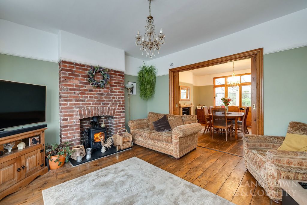 Property photo 2 of 21