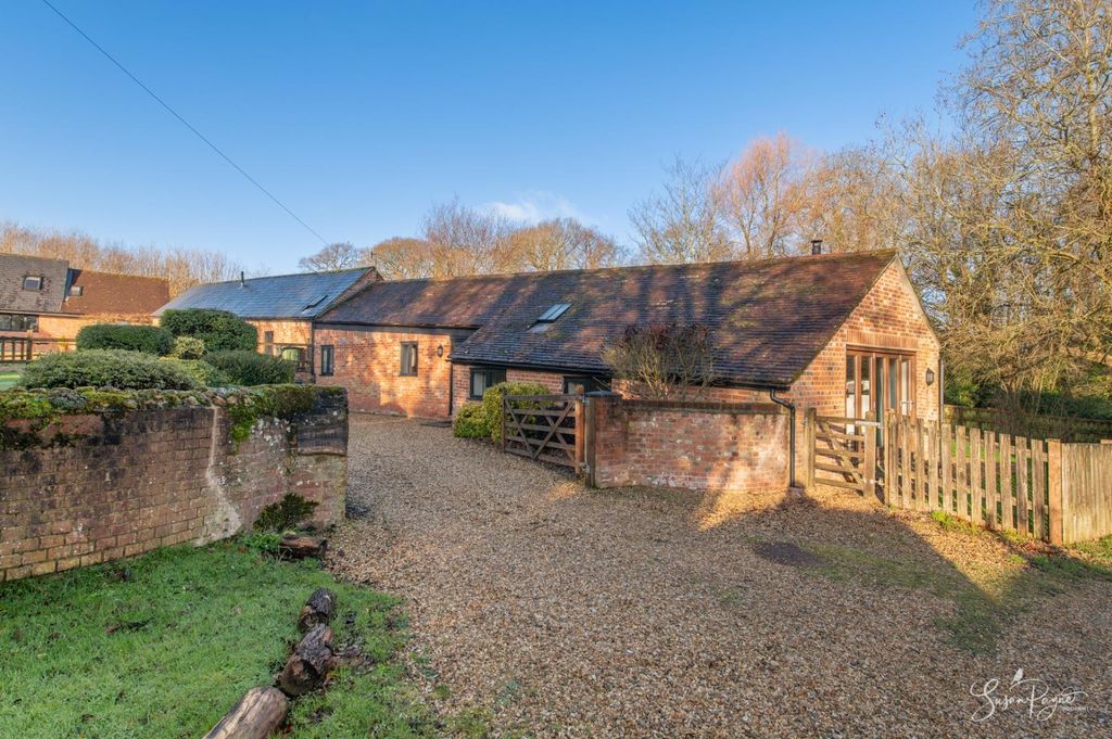 Property photo 1 of 24 Welcome To Lacewood Barn