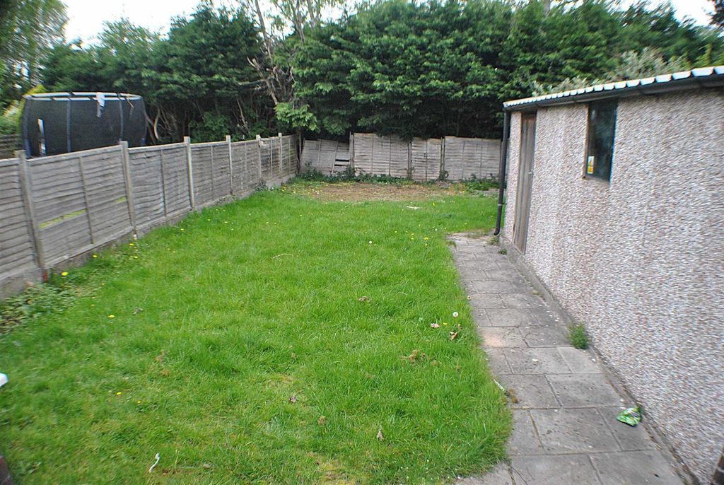 Property photo 3 of 10 Garden