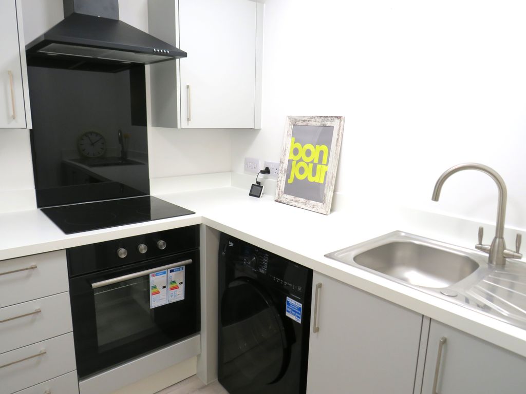 Property photo 3 of 5 Kitchen