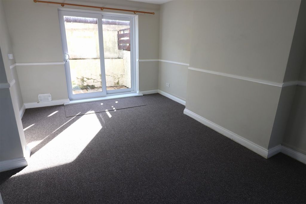 Property photo 2 of 9 Living Room.Jpg