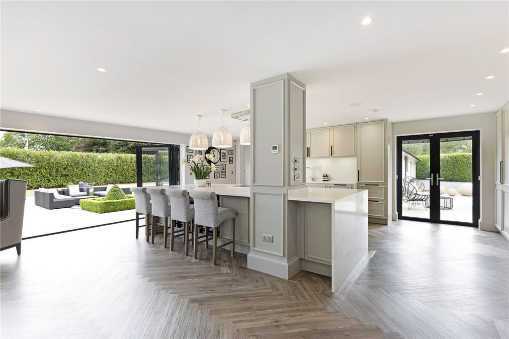 Property photo 3 of 39 Kitchen