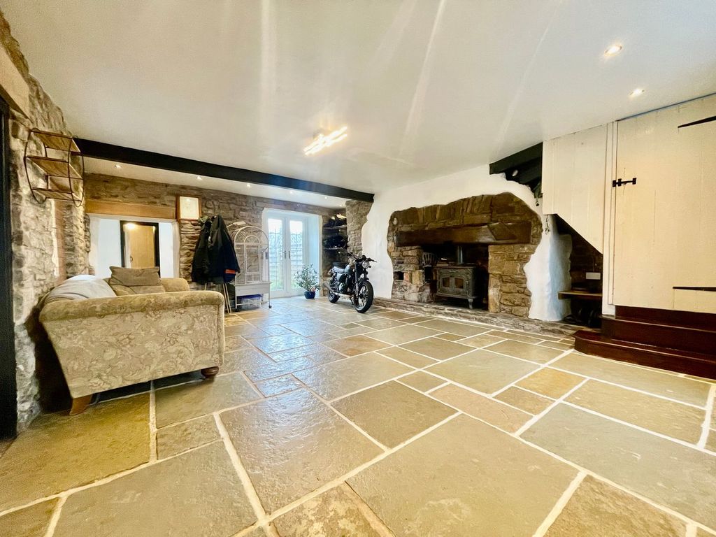 Property photo 3 of 16