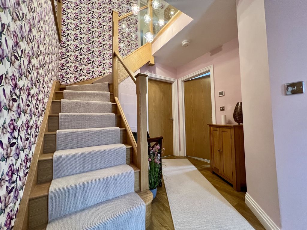 Property photo 3 of 24 Hall