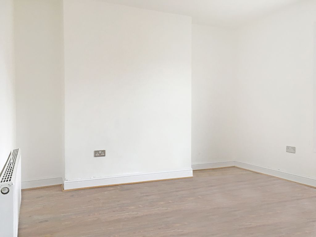 Property photo 2 of 4 Bedroom