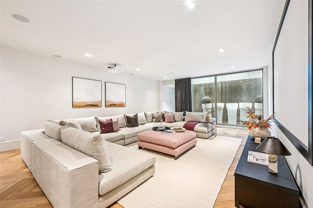 Property photo 1 of 10 Family Room