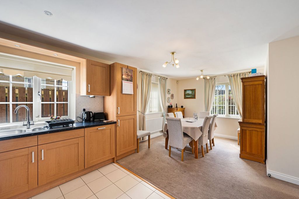 Property photo 2 of 42