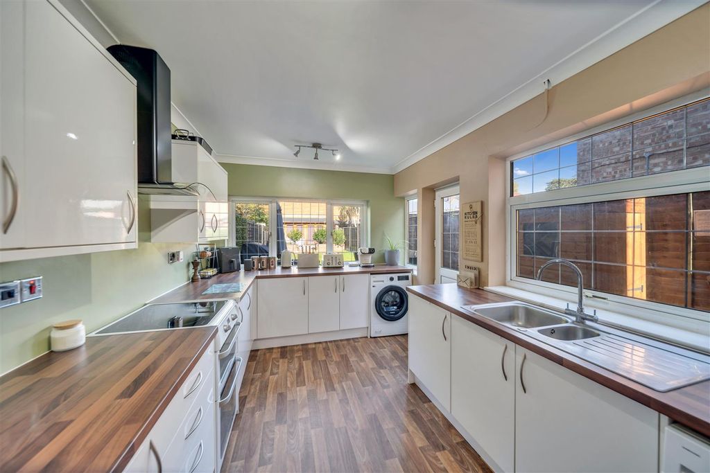 Property photo 3 of 15 21 Sherrington-37.Jpg